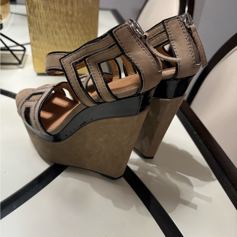 L.A.M.B shoes Beige Pumps - Picture 3 of 6